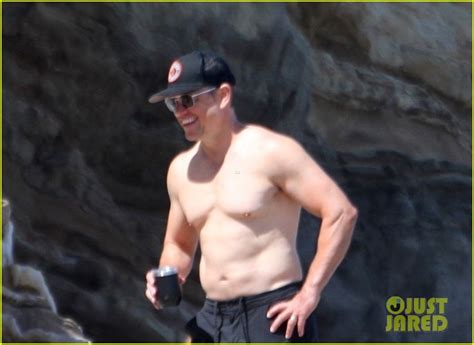 Matt Damon puts his head between bikini